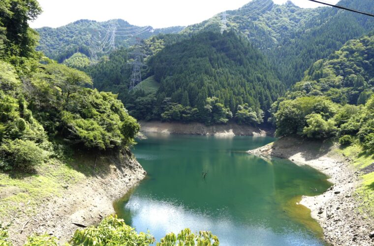 夏の新豊根ダムを訪ねる